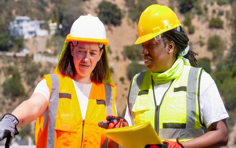 Why Safety Vests with Your Company Logo Are a Smart Investment